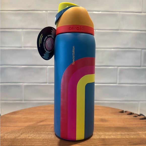 Owala Birthday Bash Dream On 32 oz Freesip - IN HAND - Picture 3 of 9